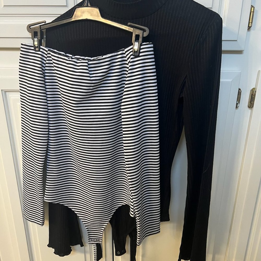 2 Small Kendall + Kylie long sleeve black and white off the shoulder bodysuit AS